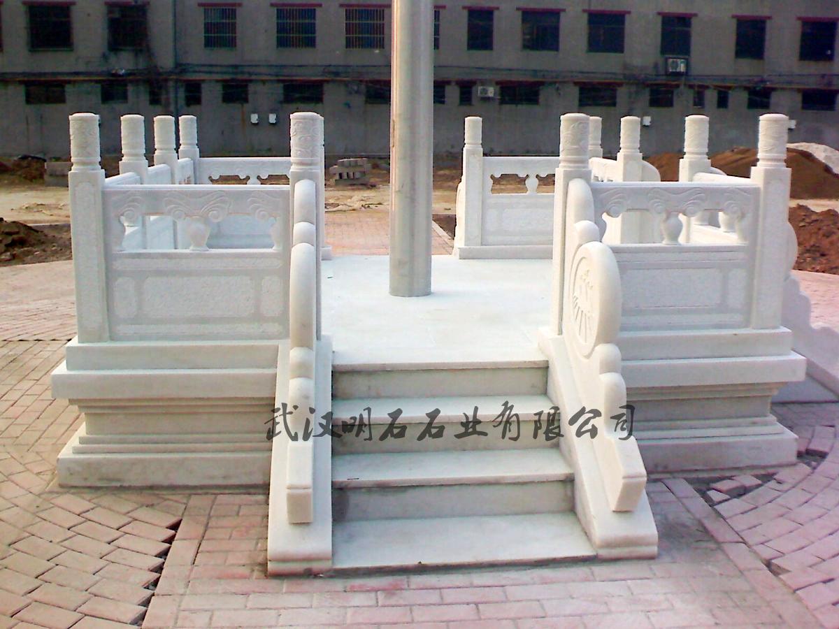 汉白玉升旗台 产品编号:sqt003 产品简介:汉白玉升旗台 武汉国旗台